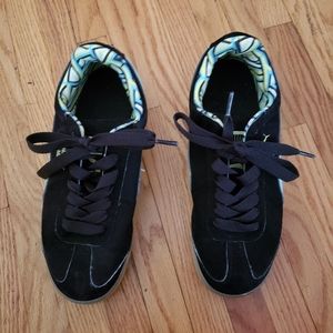 Gently Used Puma Roma Sneakers